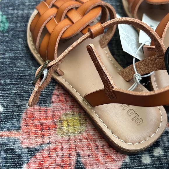 NWT: Old Navy Toddler Brown Woven Sandals, Size 8 - Picture 4 of 7